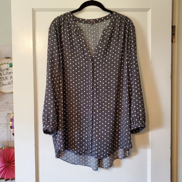 NYDJ XL gray polka dot flowy blouse EUC